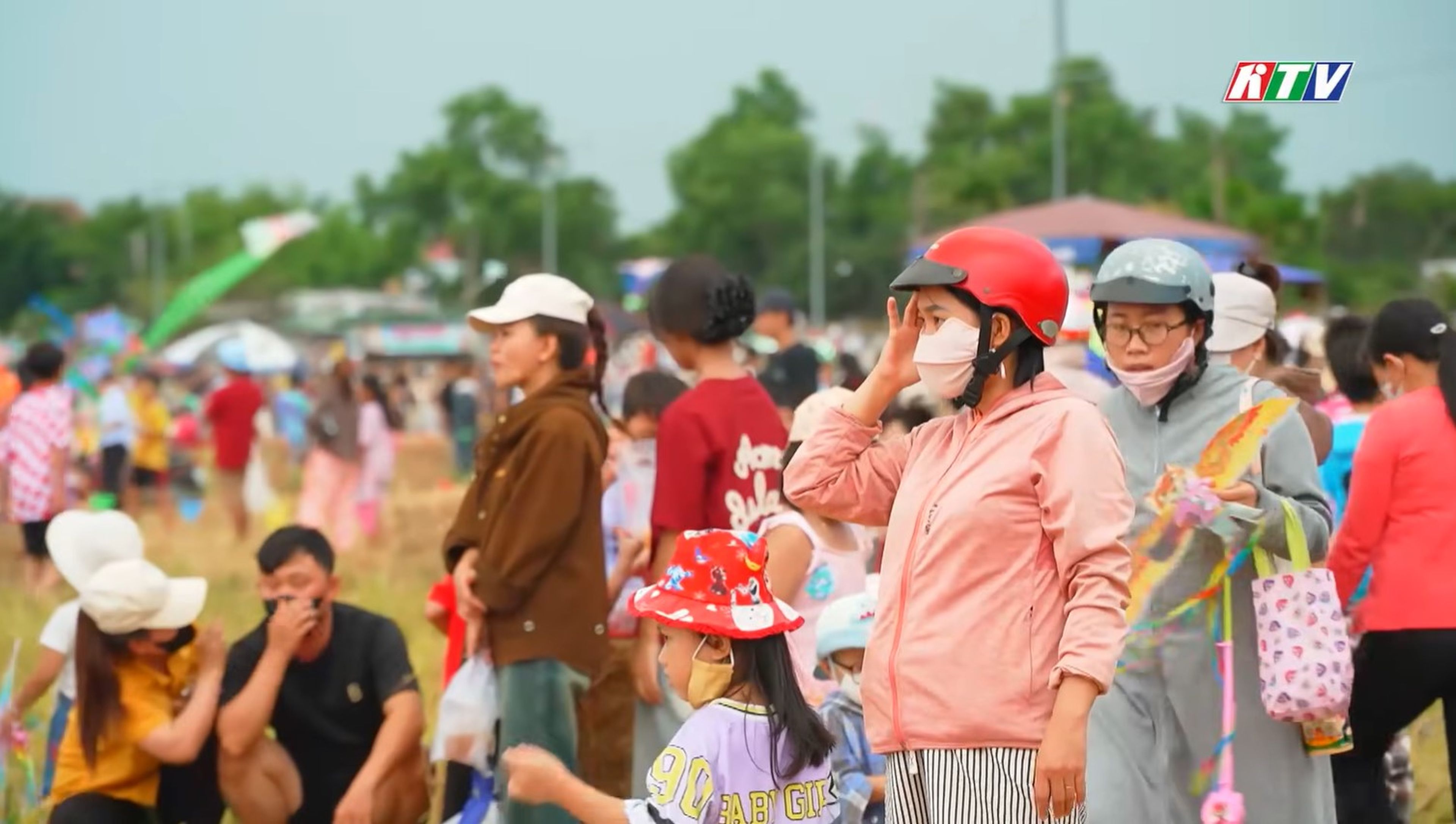 Dien Dien Kite Festival: Where Childhood Kites Take Flight - Hình 2